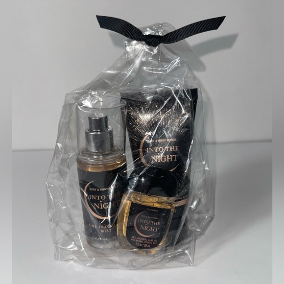 Bath and Body Into The Night Gift Set. New - Picture 3 of 5